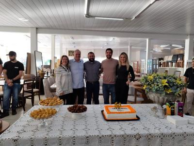 FamÃ­lia Giacobo celebra os 50 anos da Dimagil com bÃªnÃ§Ã£o e homenagem aos colaboradores